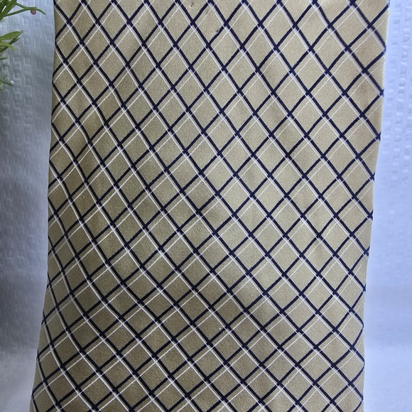 Roundtree & Yorke Tan and Black Checkered Tie - Picture 2 of 5